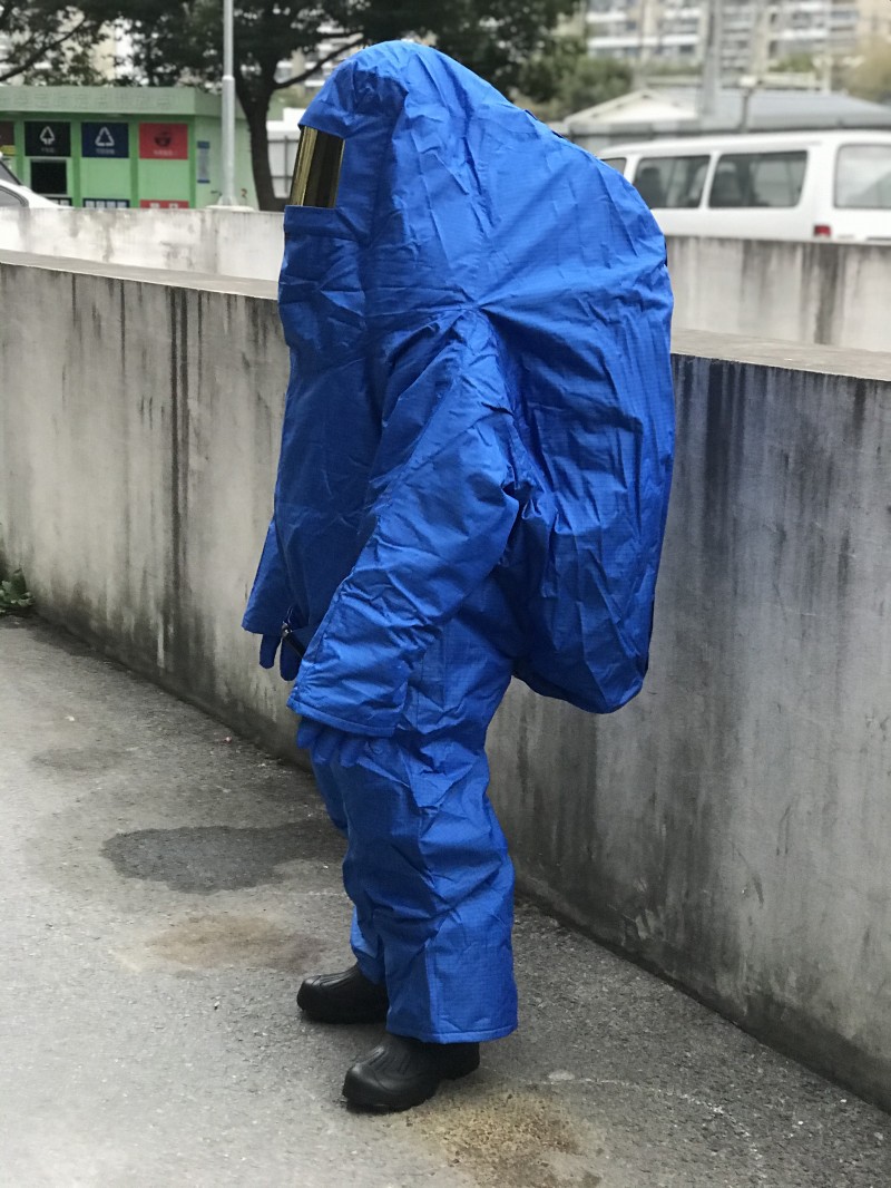 左侧
